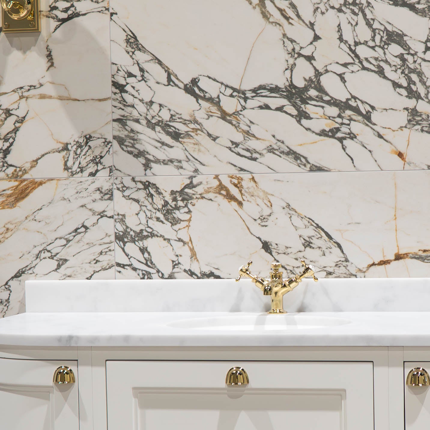 Deluxe Arabescato 3D Marble Effect Porcelain Tile 60x120cm Matt