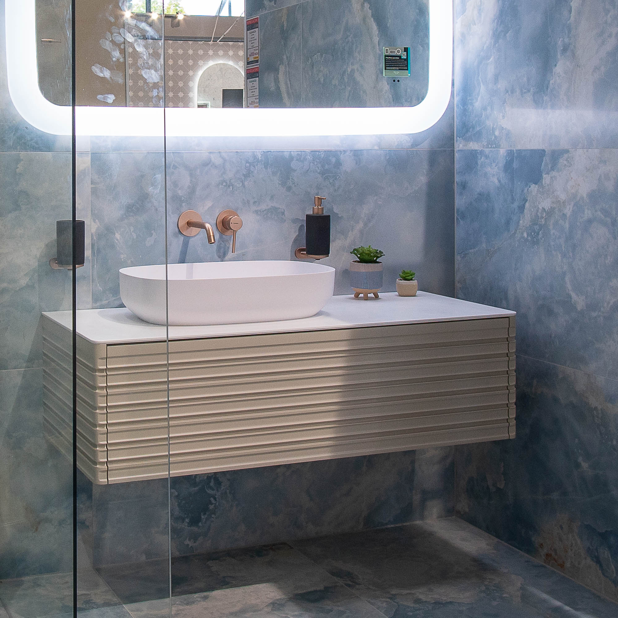 Oslo Blanco 1000 Single Drawer Wall Hung Vanity Unit With Solid Surface Worktop