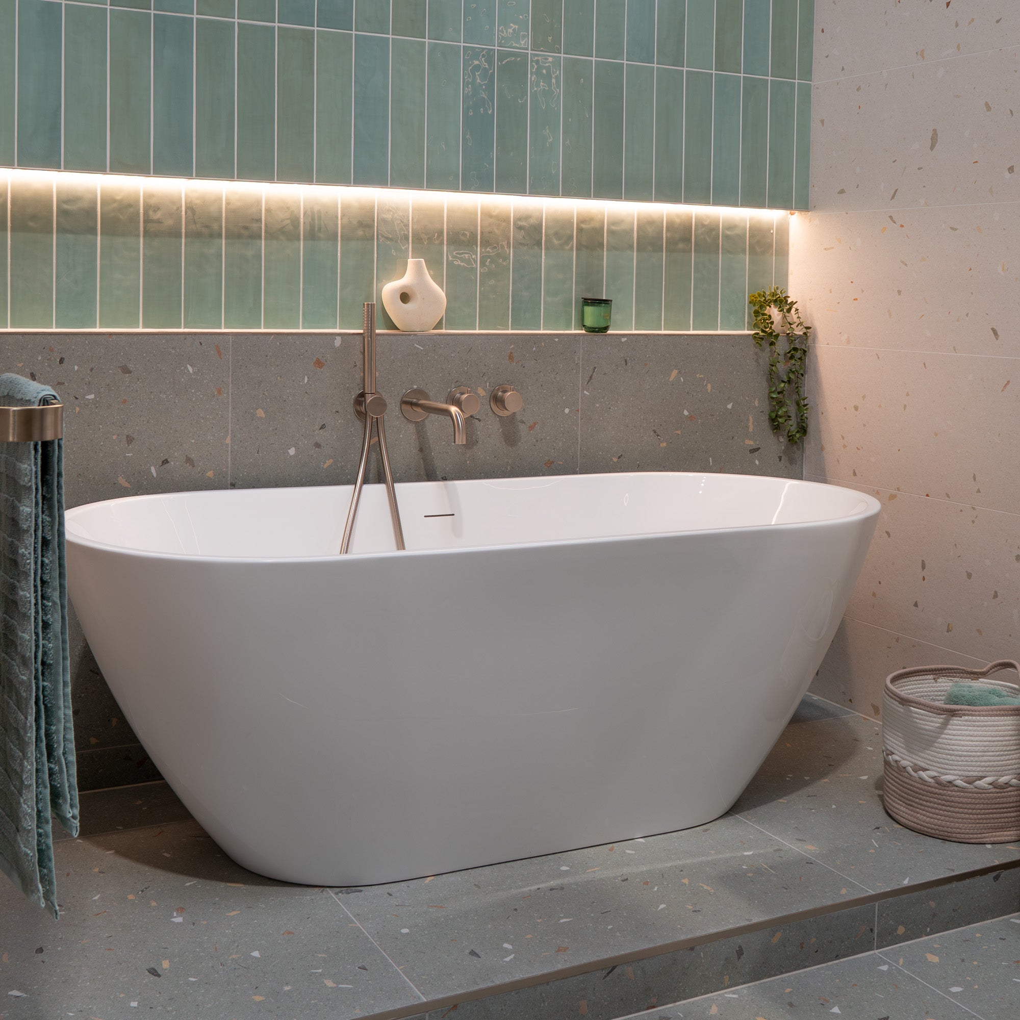Granlusso™ Lux Nova Freestanding Bath - Acrylic