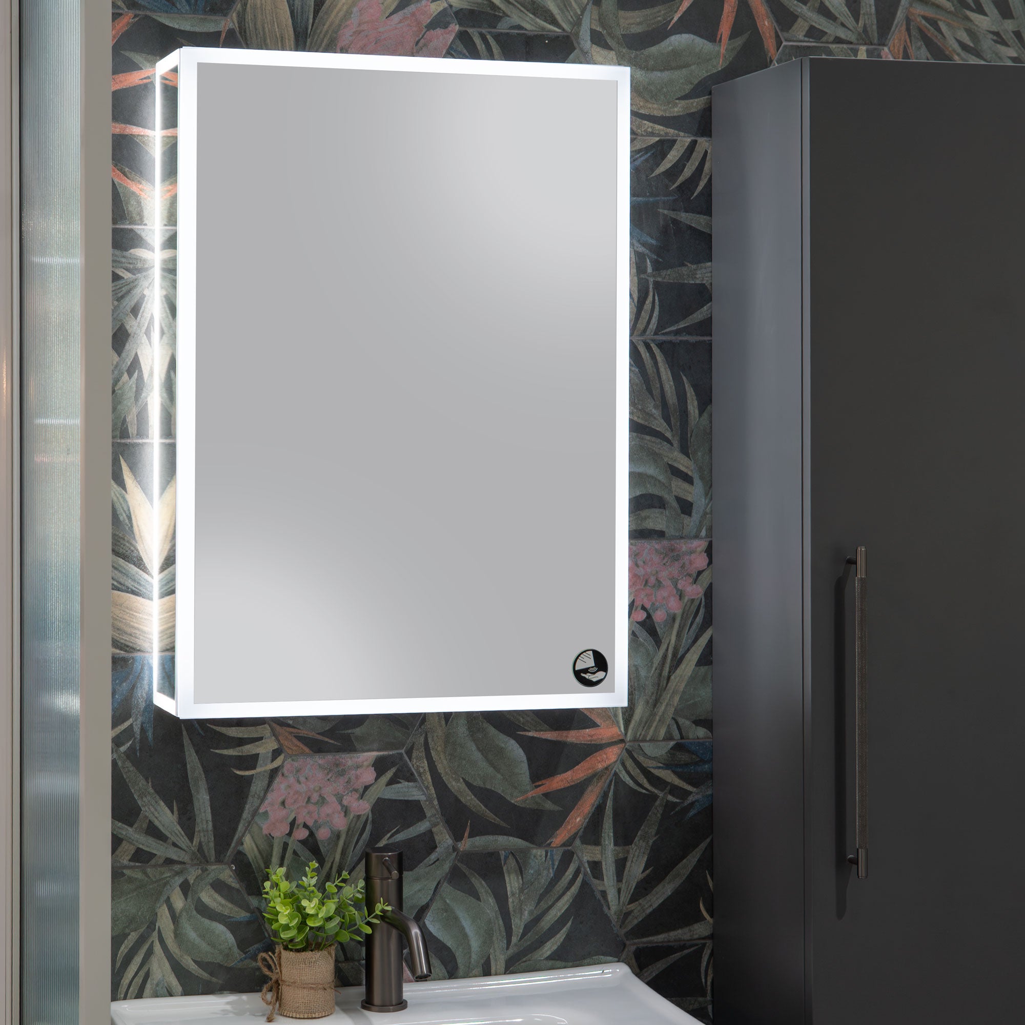 Granlusso Amalfi 50 LED Single Mirror Door Cabinet With Charging Socket