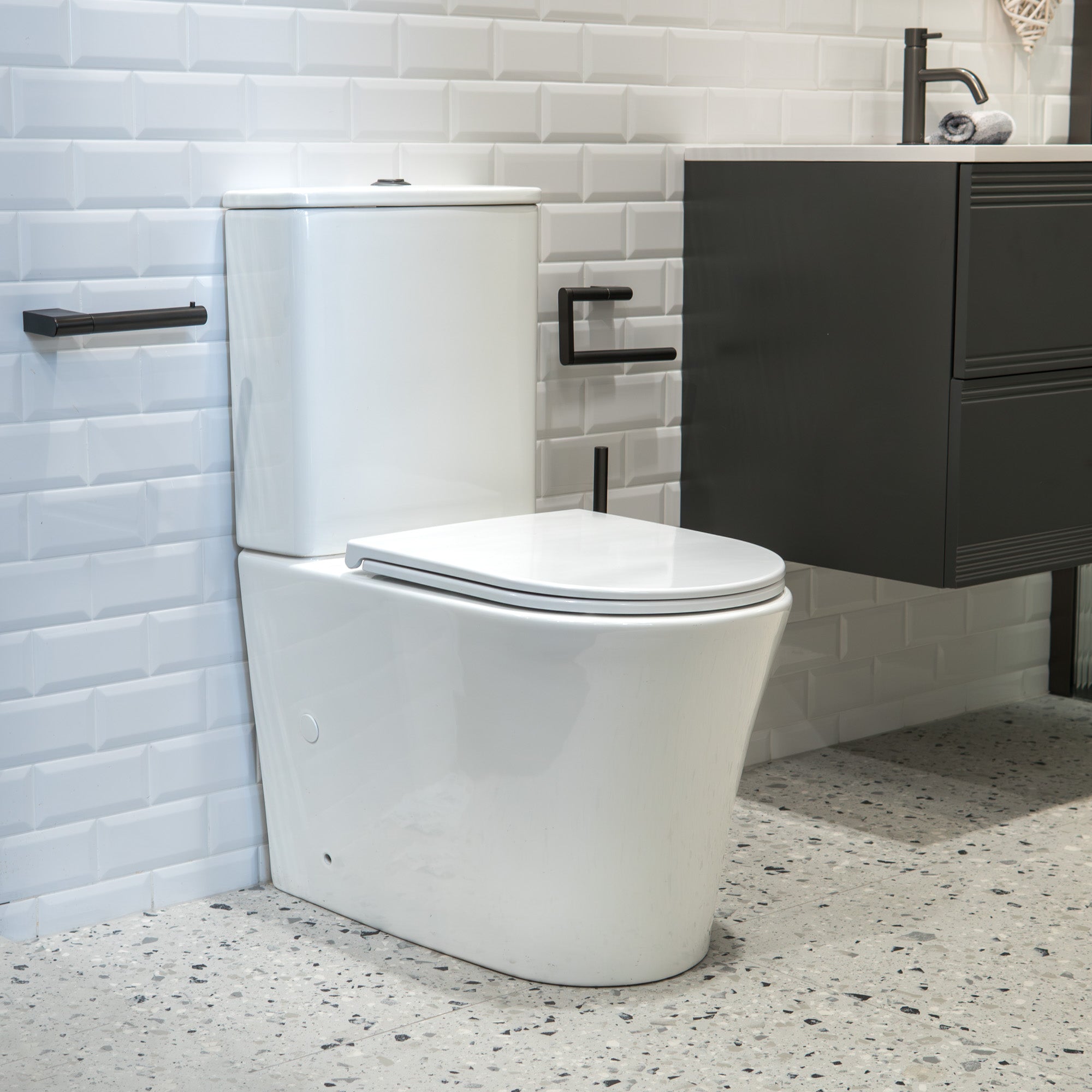 Granlusso Enzo Close Coupled Back To Wall Toilet with Slim Soft Close Quick Release Seat