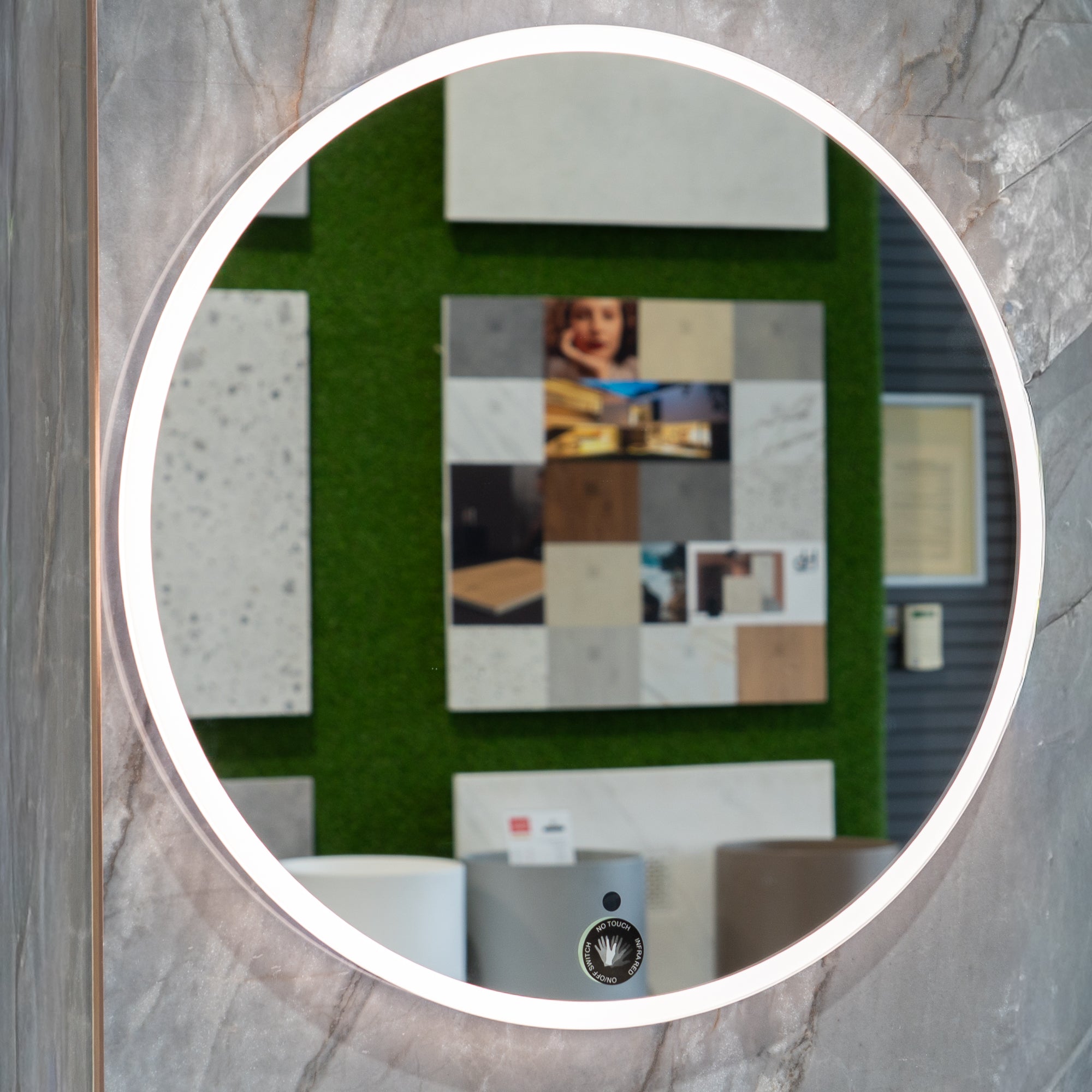 Granlusso Lux Round LED Illuminated Fog Free Mirror