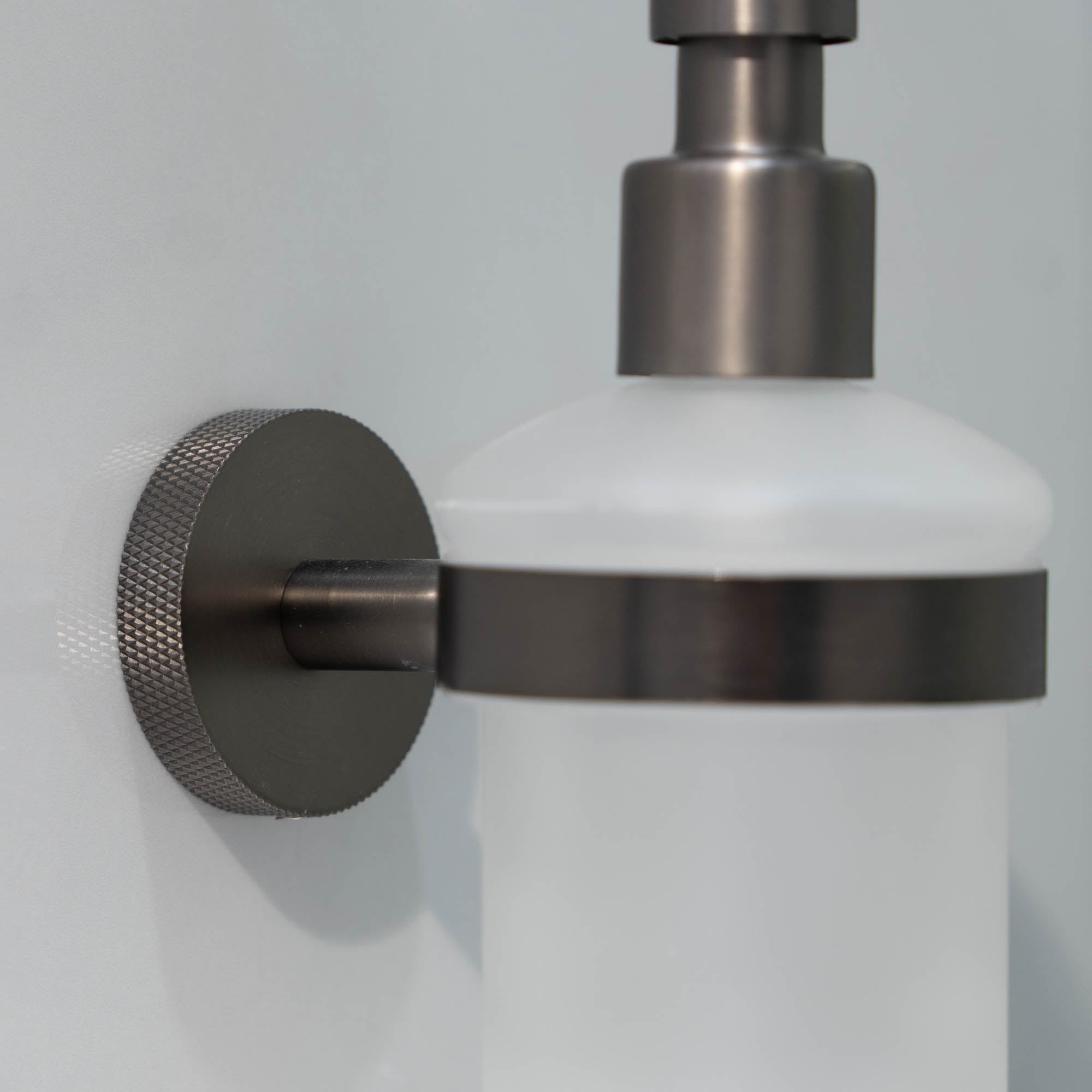 granlusso portofino knurled soap dispenser gunmetal