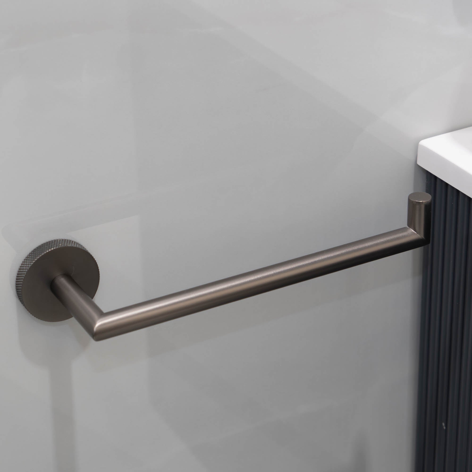 granlusso portofino knurled towel holder gunmetal