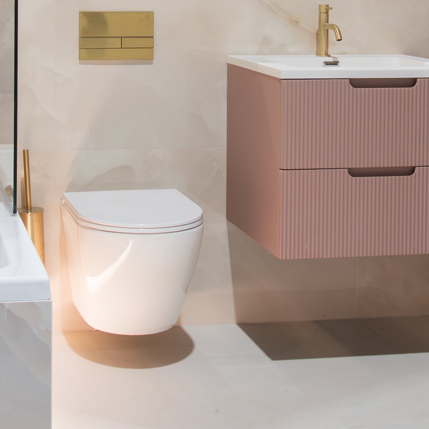 Granlusso Sorrento Rimless Tornado Flush Wall Hung WC Pan with Soft Close Quick Release Seat