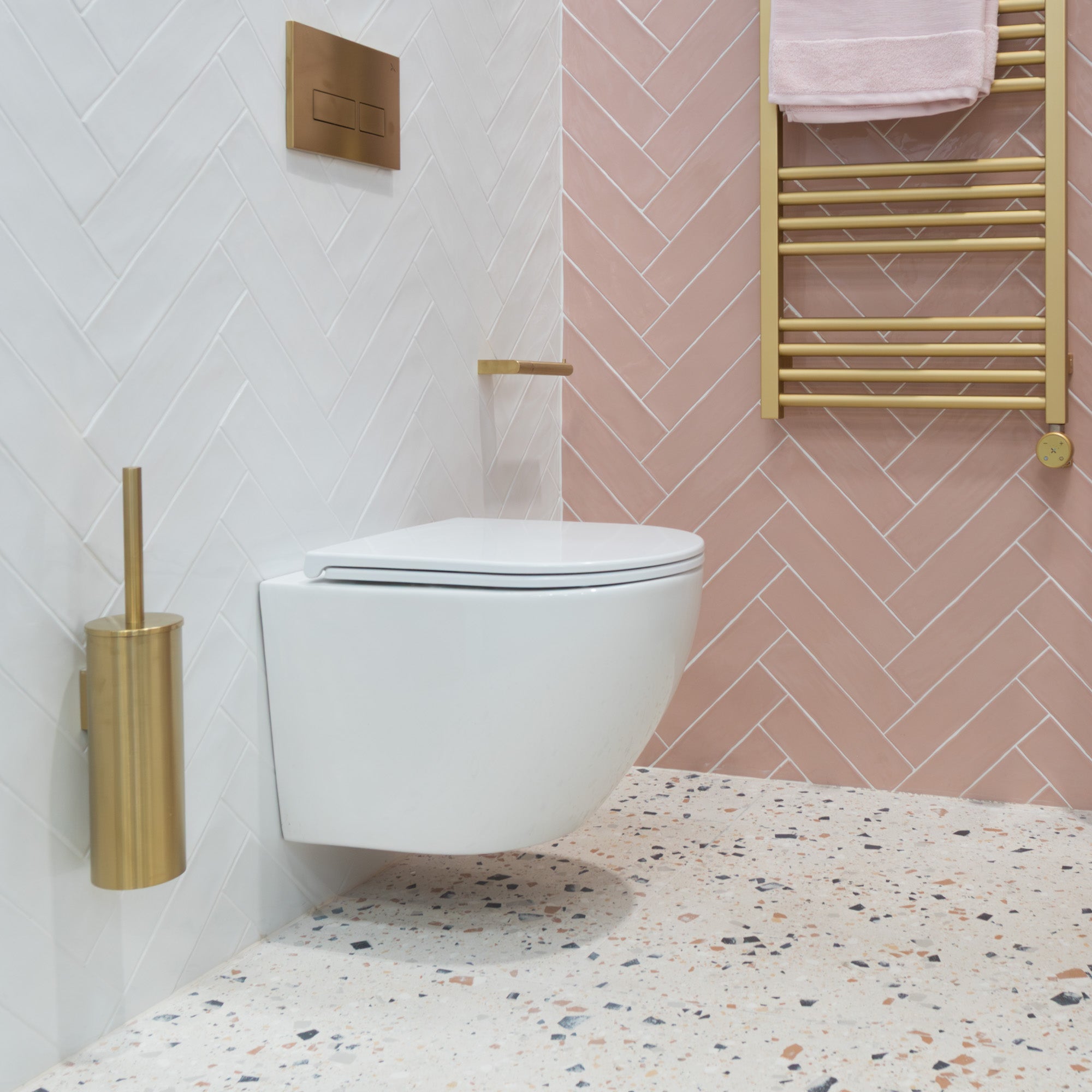 Granlusso Sorrento Rimless Tornado Flush Wall Hung WC Pan with Soft Close Quick Release Seat