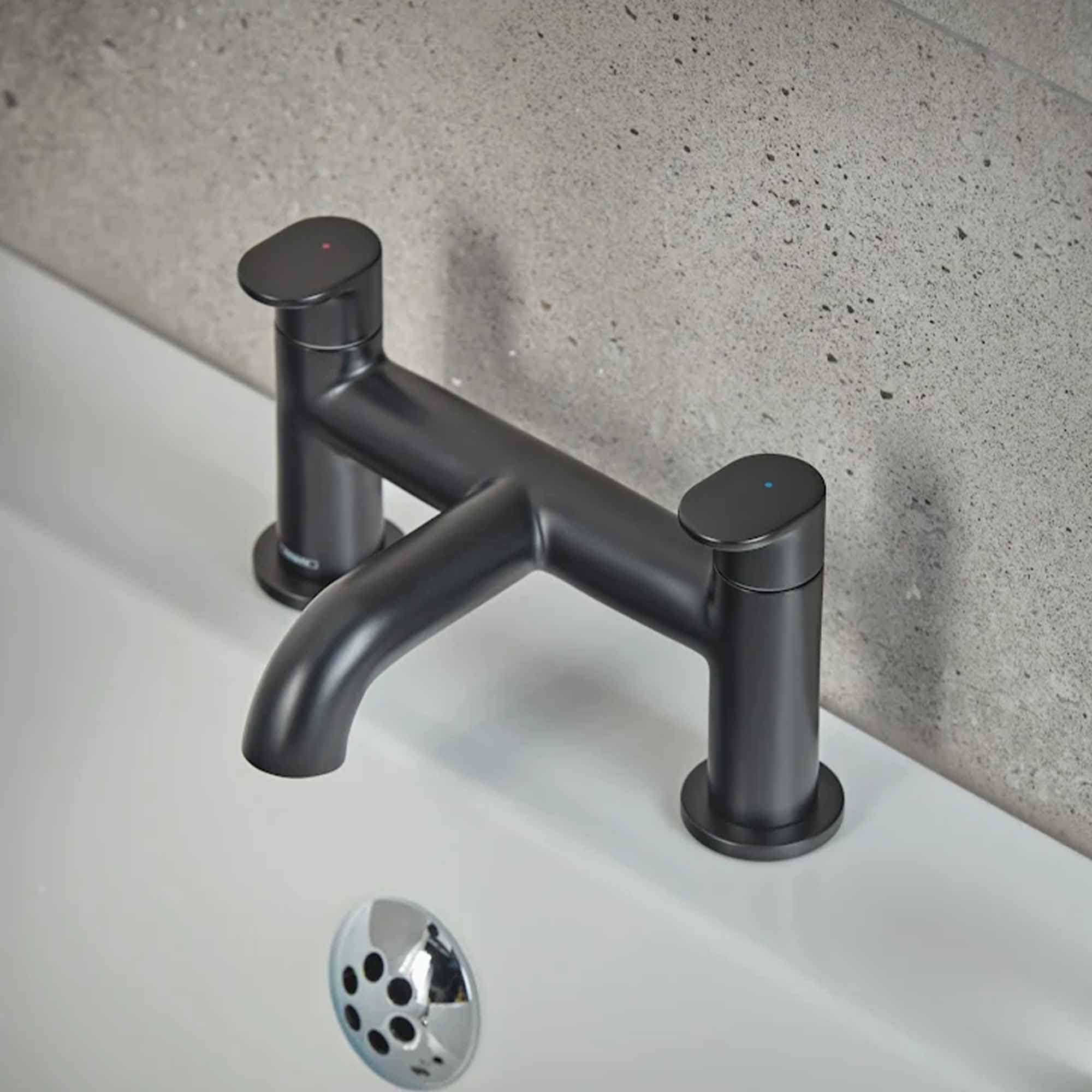 hansgrohe vernis blend deck mounted bath filler matt black