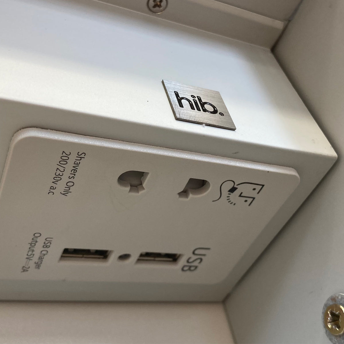 Integrated charging solution of the Hib Vanquish 30 wall mounted recessed bathroom cabinet.
