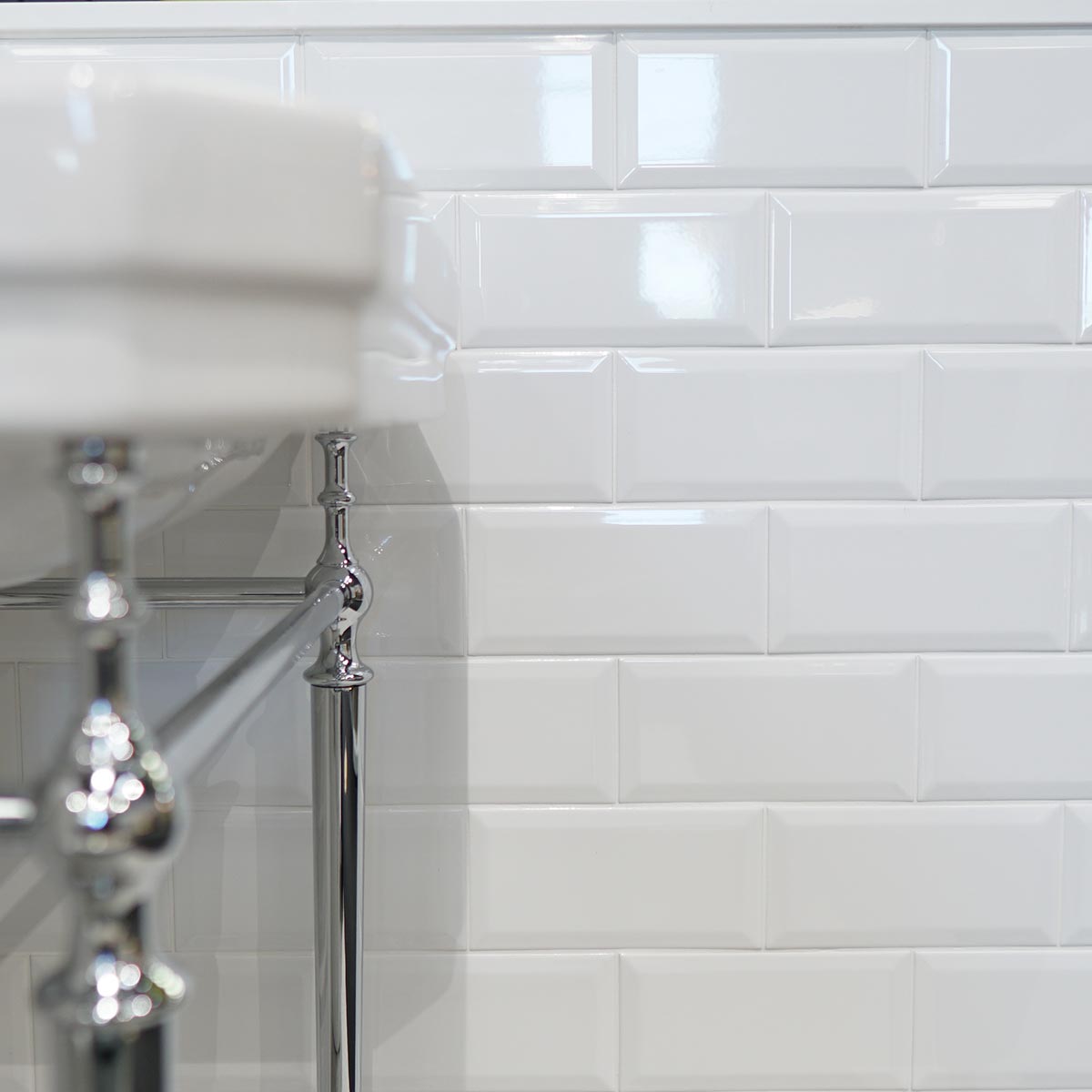 Deluxe Metro Bevel Edge Gloss Tile 10x20cm