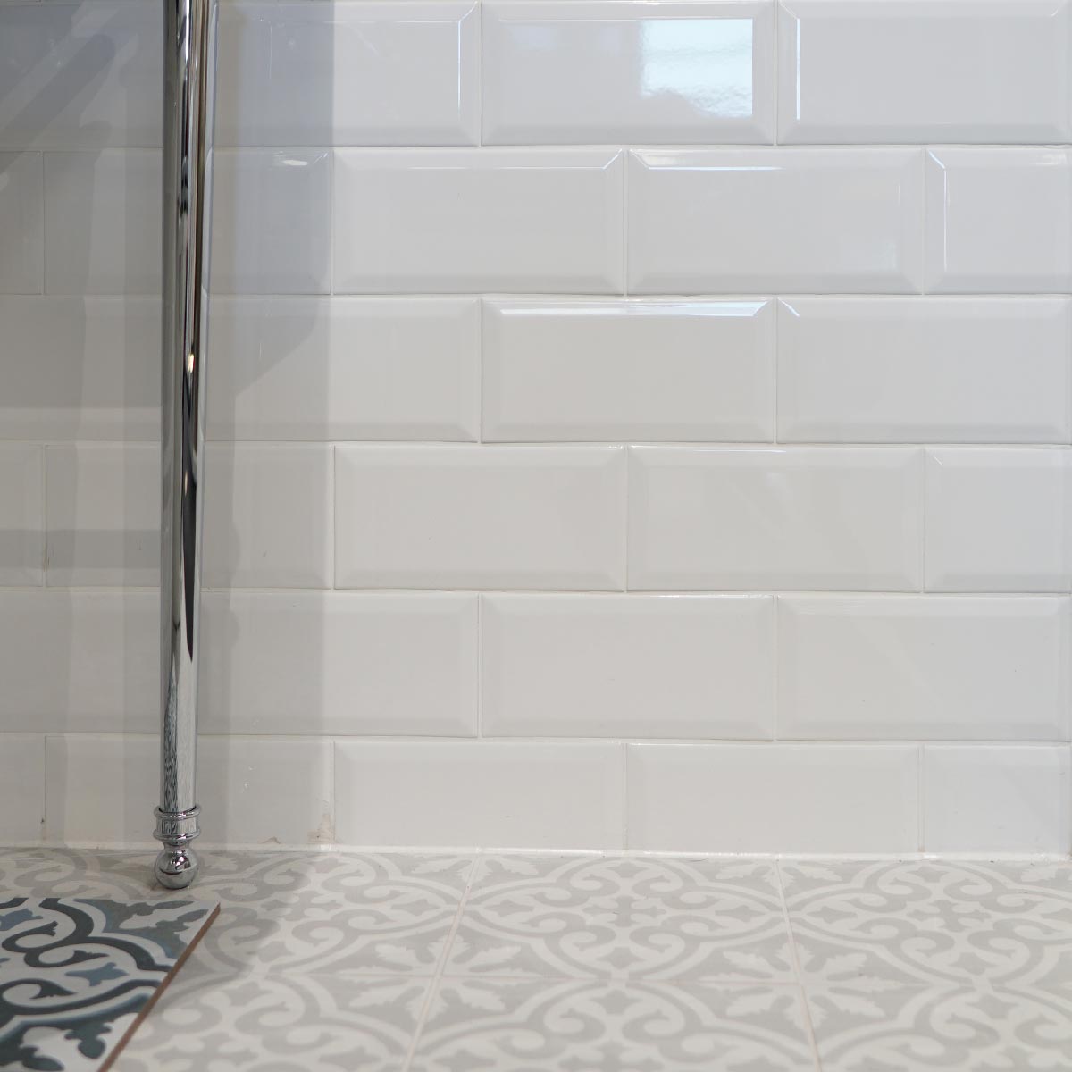 Deluxe Metro Bevel Edge Gloss Tile 10x20cm