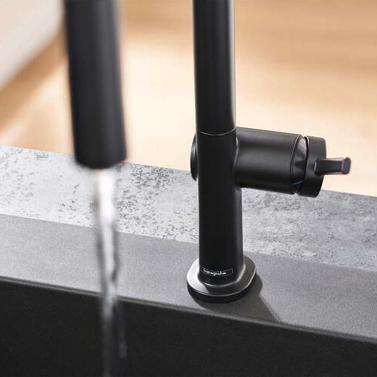 Hansgrohe Talis M54 single lever kitchen mixer 220 with pull out spray matt black close up