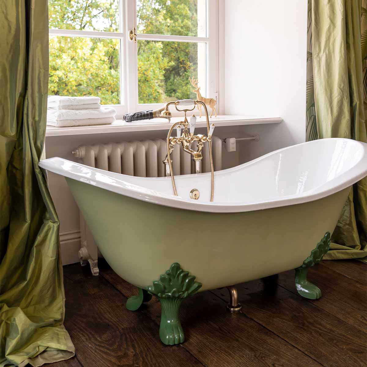 Heritage Devon Double Ended Cast Iron Freestanding Slipper Bath 1800x770mm Lifestyle