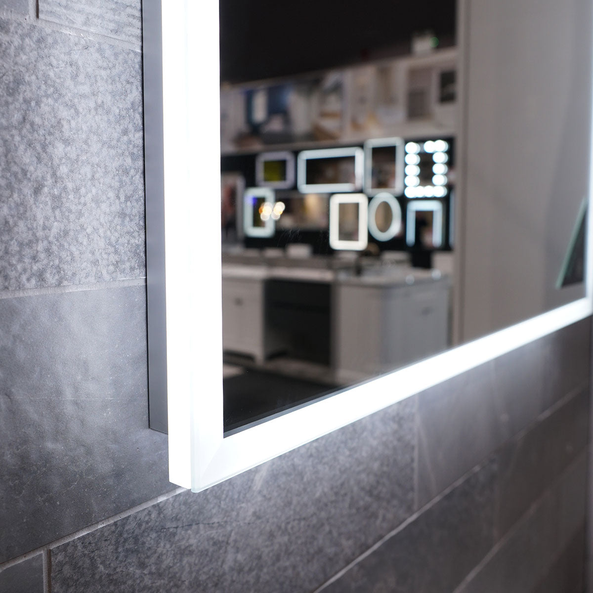 HiB Globe 60 LED Illuminated Mirror With Heated Pad