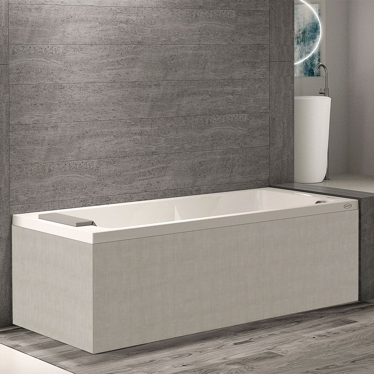 Jacuzzi Sharp Whirlpool Bath With Full Body Hydromassage Feature