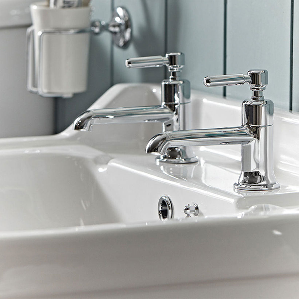 Marston Basin Taps Chrome Feature