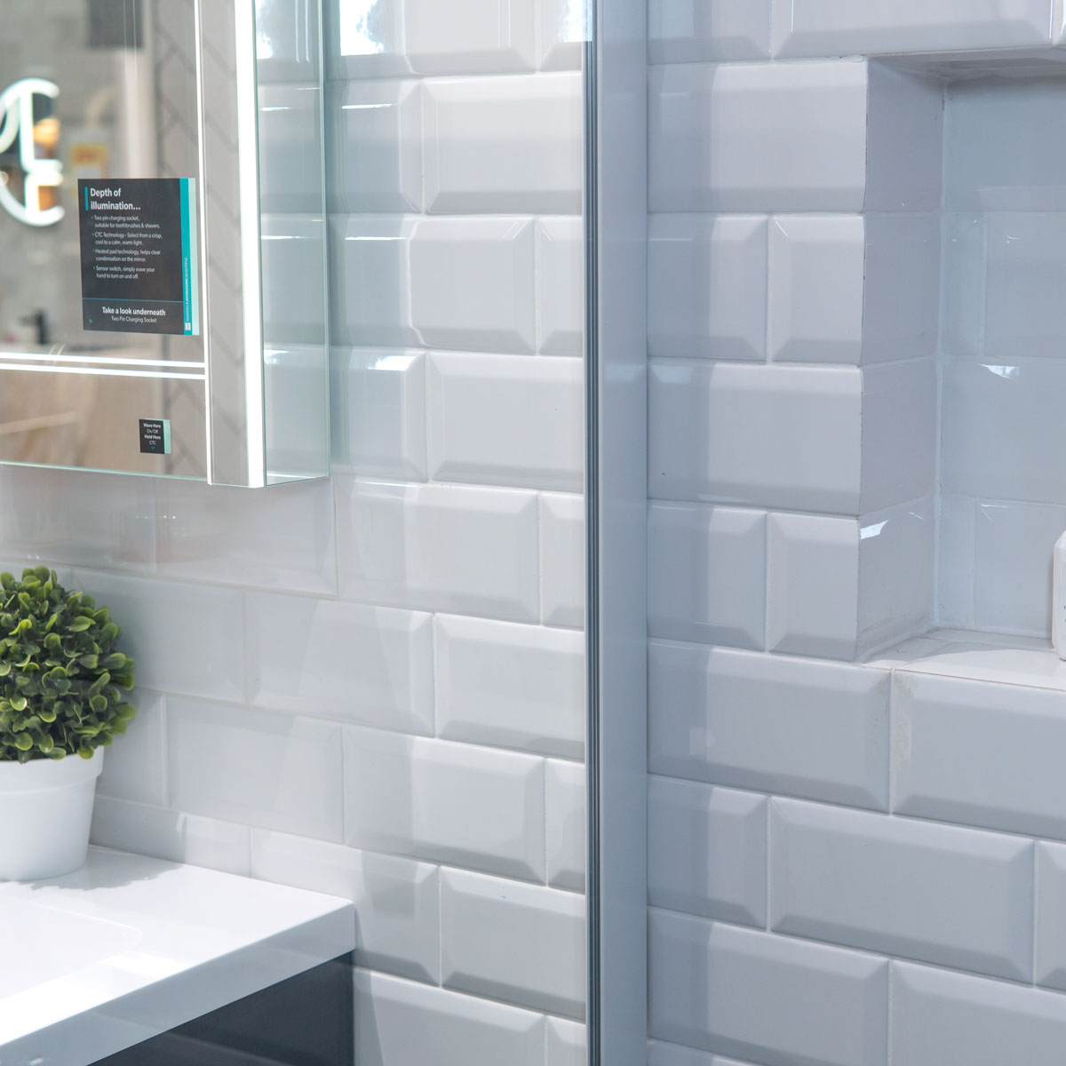 Granlusso 8 Clear Glass Wetroom Shower Screen - Matt White