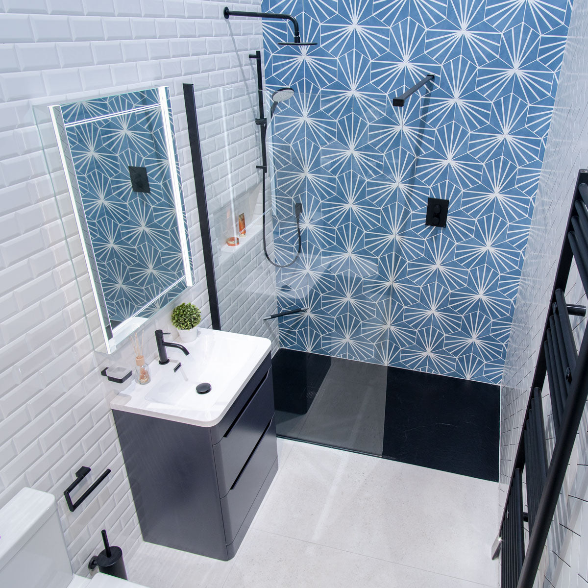 Granlusso 8 Clear Glass Wetroom Shower Screen - Matt Black