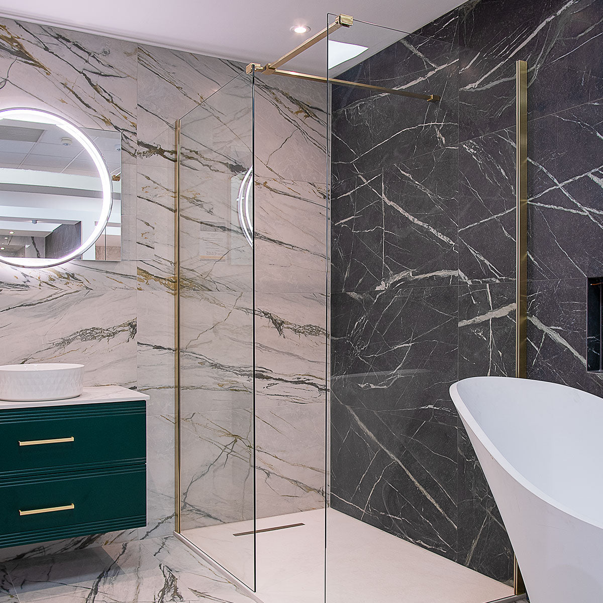 Granlusso 8 Clear Glass Wetroom Shower Screen - Brushed Brass