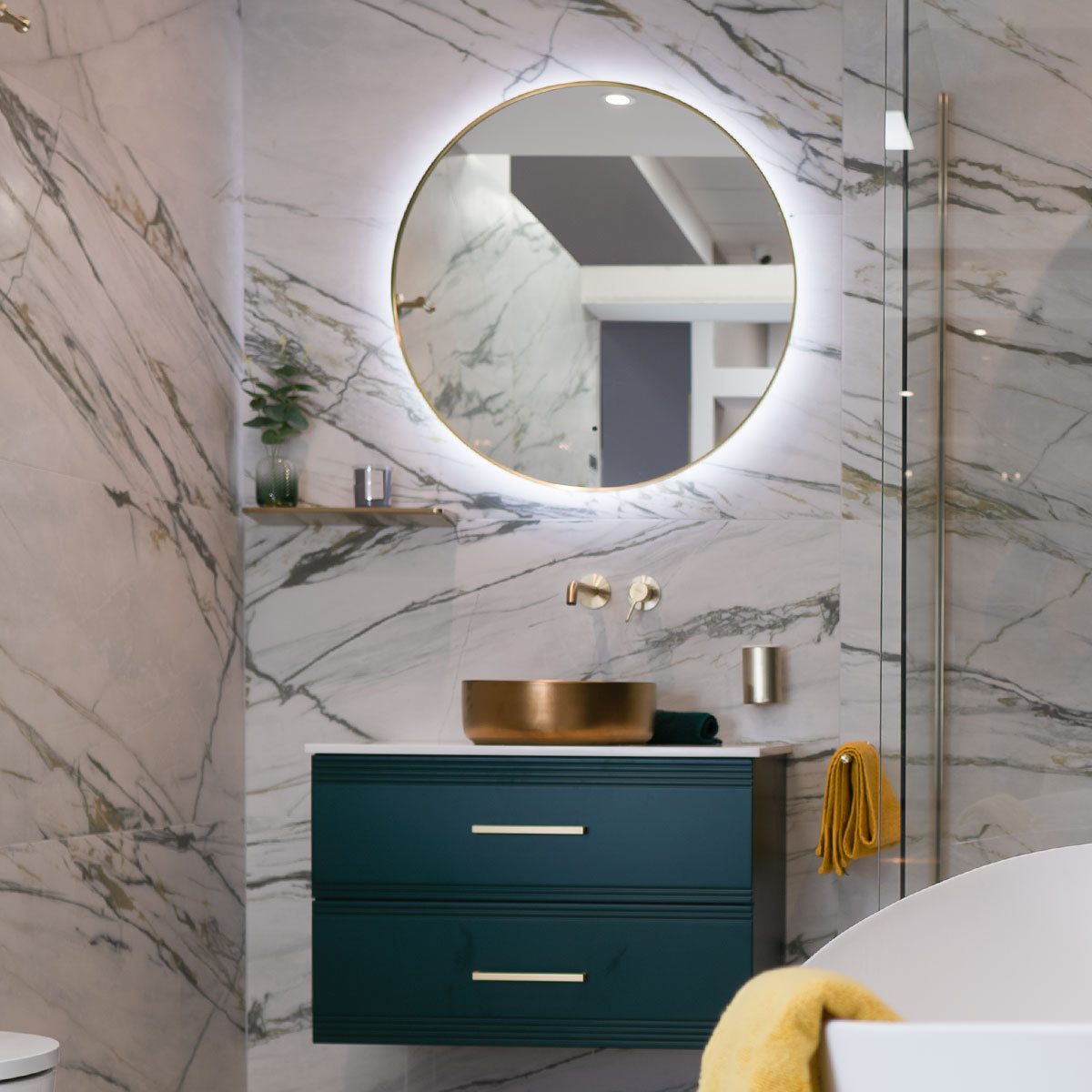 Granlusso Oro LED Mirror With Heated Pad - Brushed BrassGranlusso Oro LED Mirror With Heated Pad - Brushed Brass