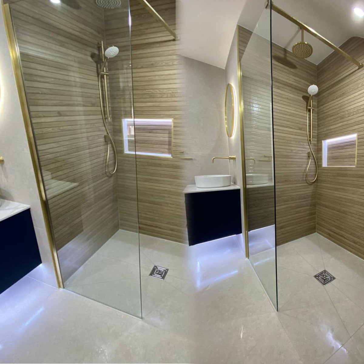 Granlusso 8 Clear Glass Wetroom Shower Screen - Brushed Brass