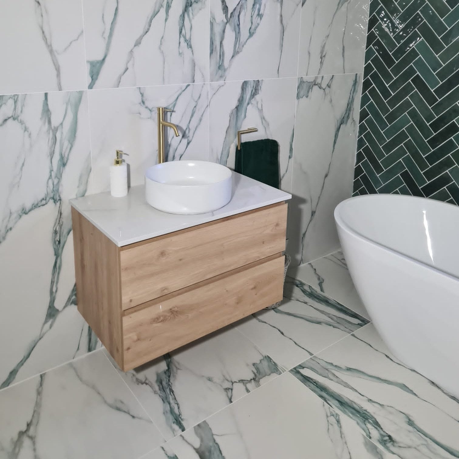 Granlusso™ Rocco Oak Wall Mounted Vanity Unit With Carrara Marble Effect Worktop