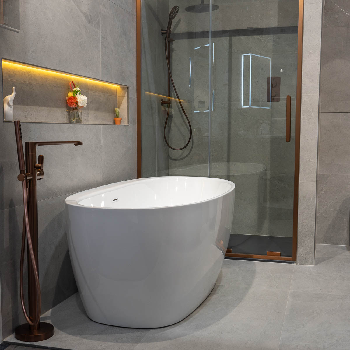 Deluxe Corrib 1700 Freestanding Bath With Tap Ledge - Acrylic