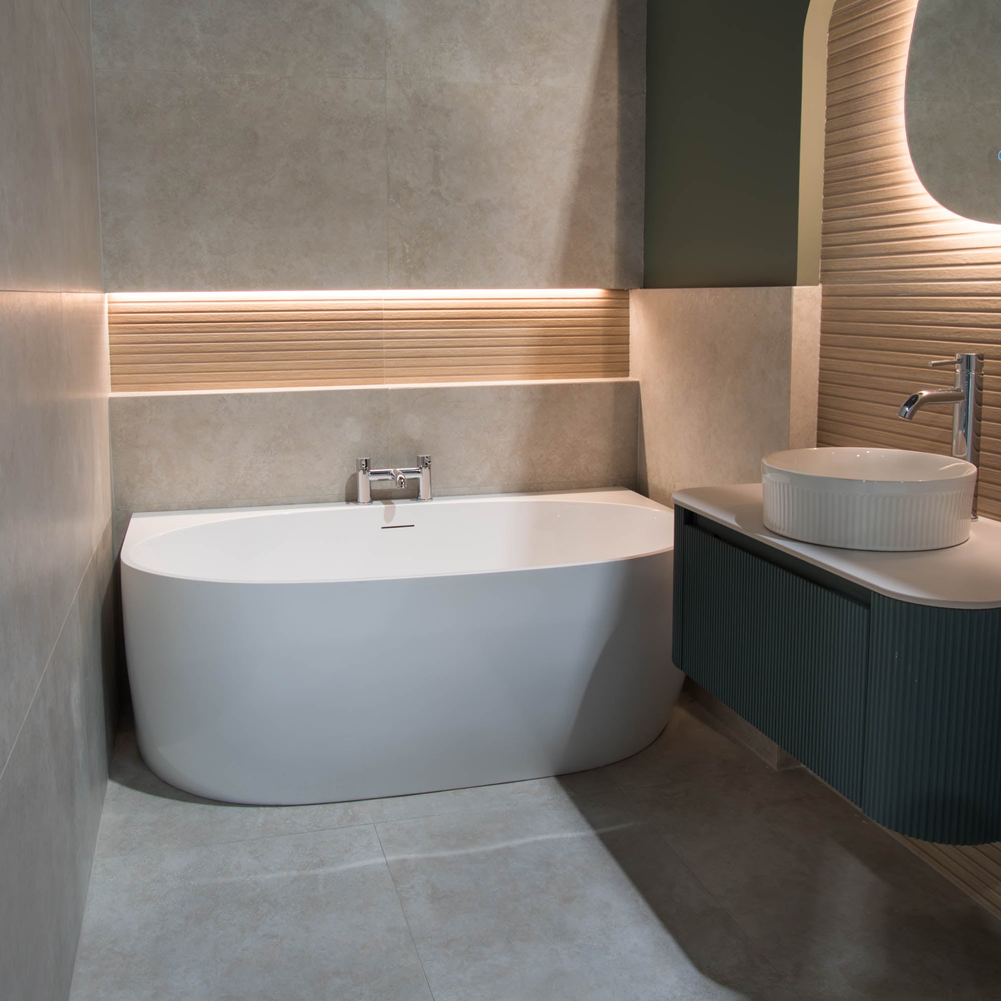 Granlusso™ Venice Back To Wall Freestanding Bath Acrylic