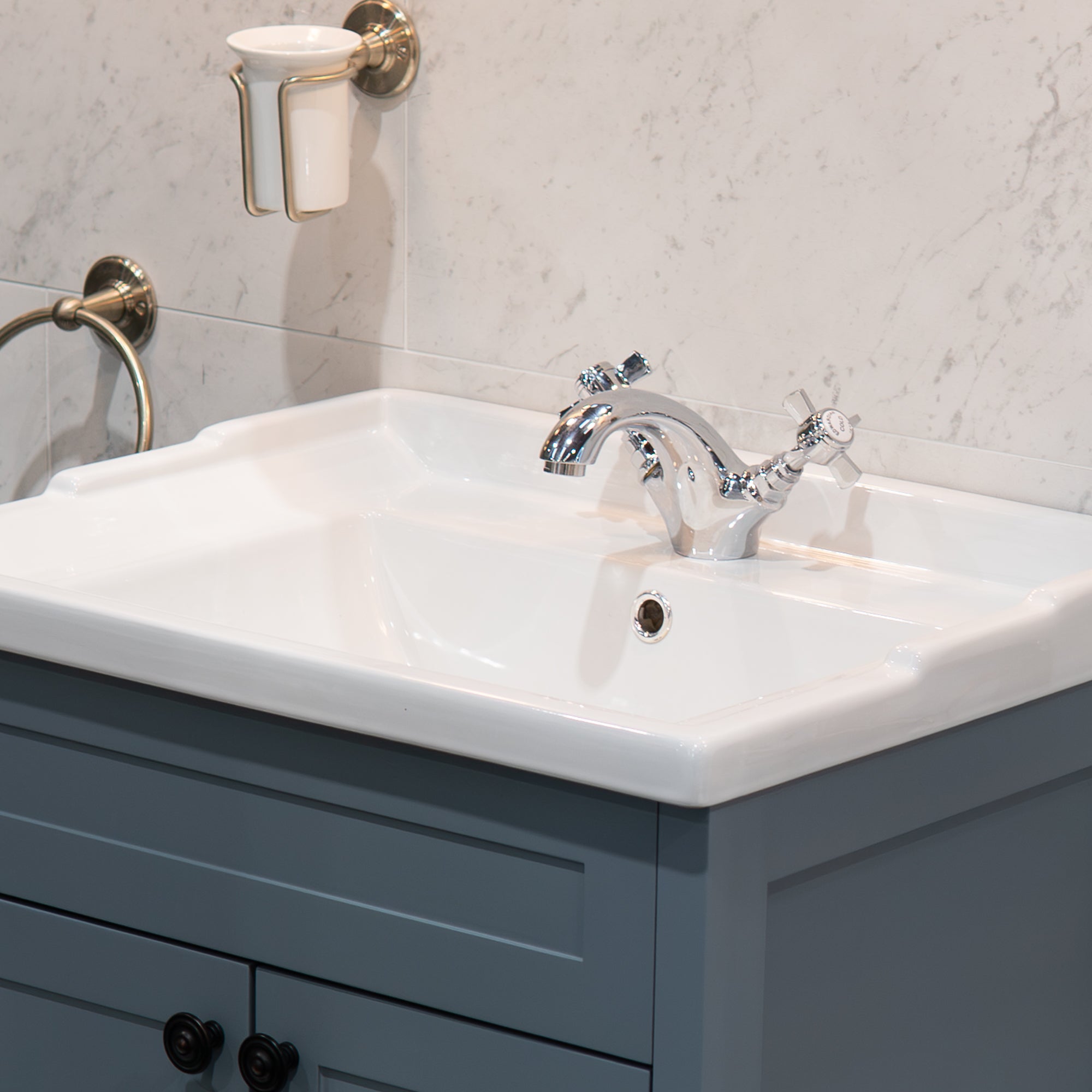 Granlusso Ailesbury Floorstanding 2-Door Vanity Unit Ceramic Basin