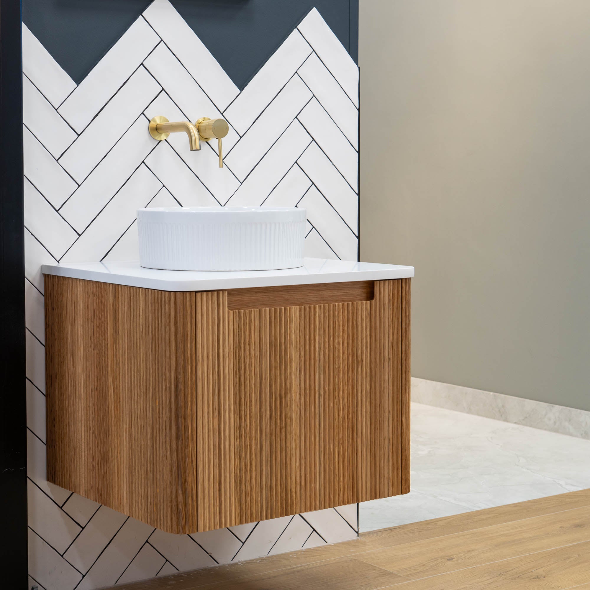 Granlusso Amalfi Oak Fluted Wall Mounted Vanity Unit With White Worktop