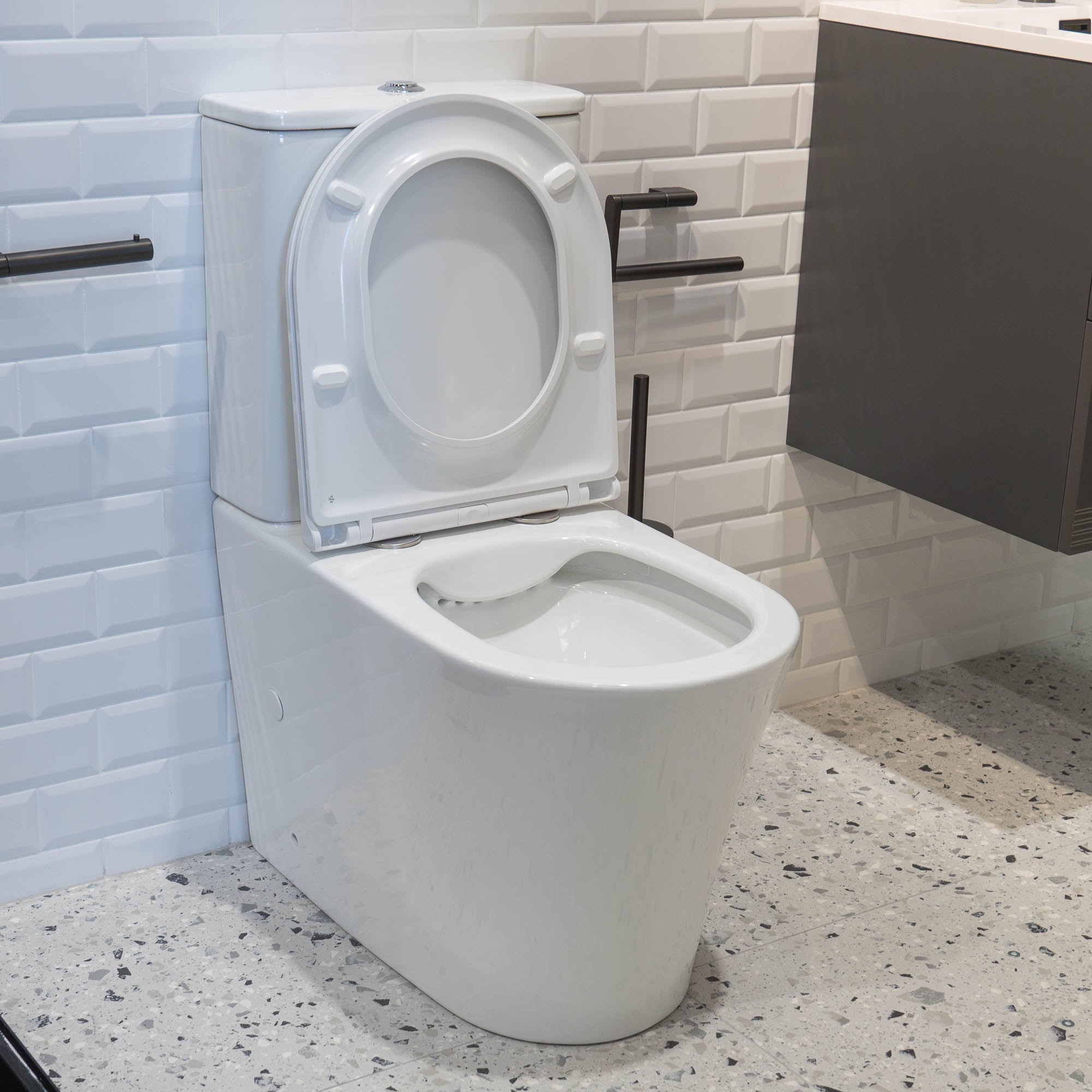 Granlusso Enzo Close Coupled Back To Wall Toilet with Slim Soft Close Quick Release Seat