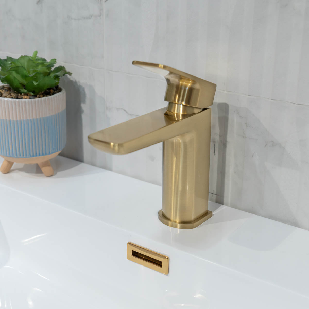 Granlusso Greenwich Basin Mixer With Click-Clack Waste - Brushed Brass