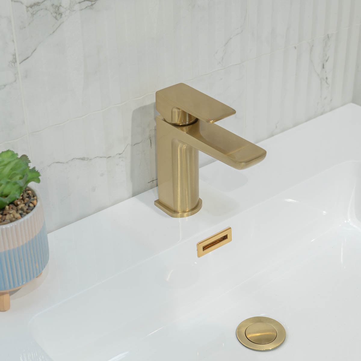 Granlusso Greenwich Basin Mixer With Click-Clack Waste - Brushed Brass