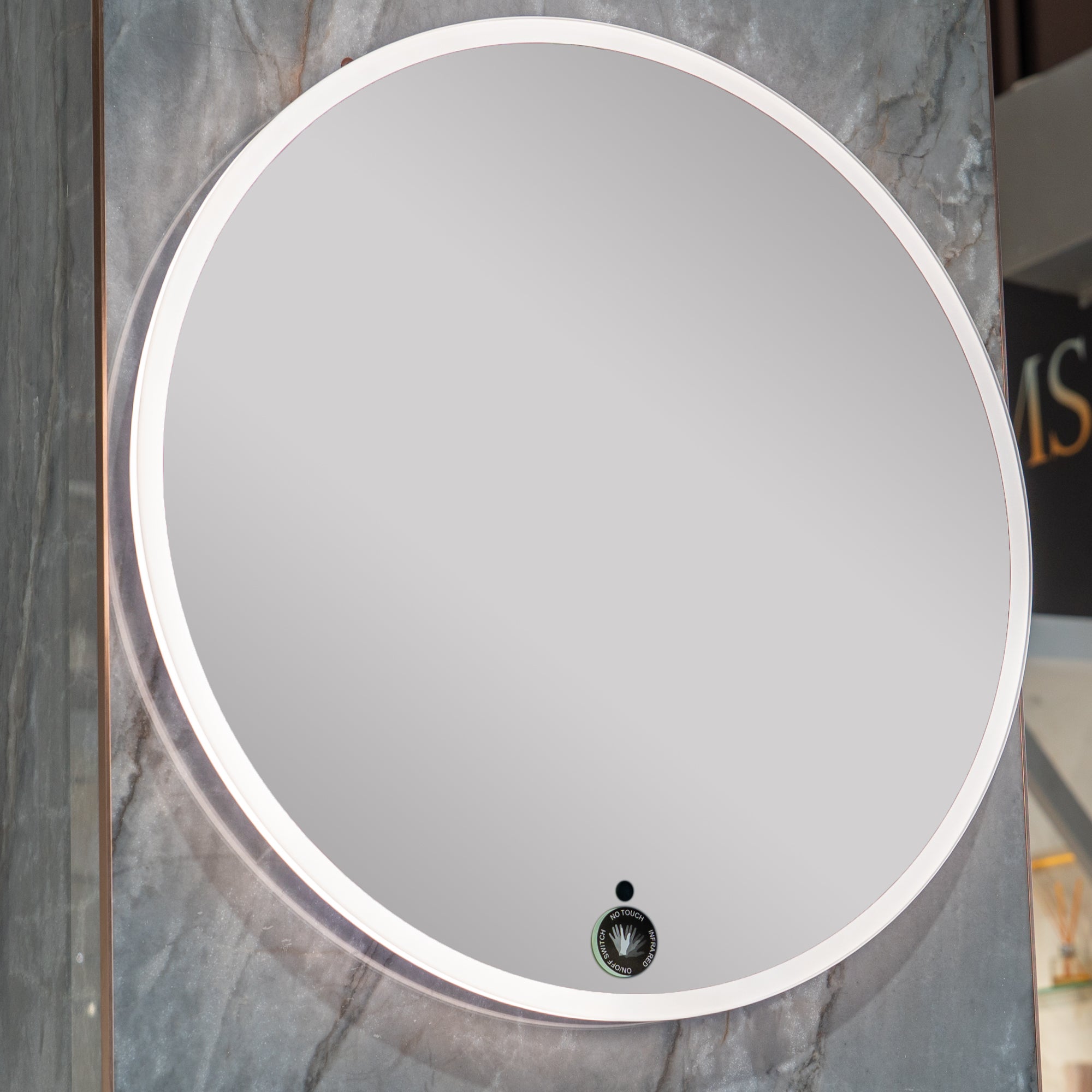 Granlusso Lux Round LED Illuminated Fog Free Mirror