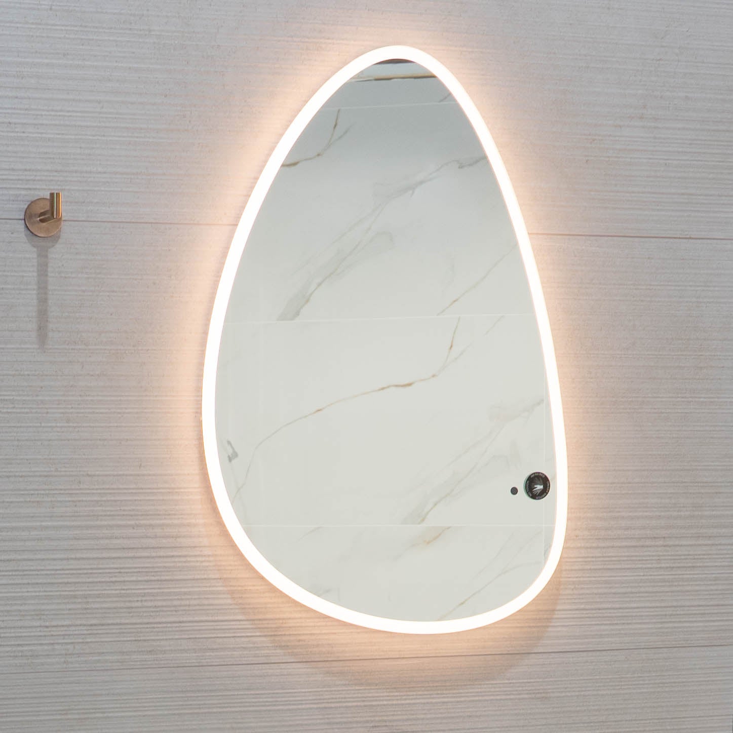 Granlusso Pebble Illuminated Bathroom Mirror - 800x550mm