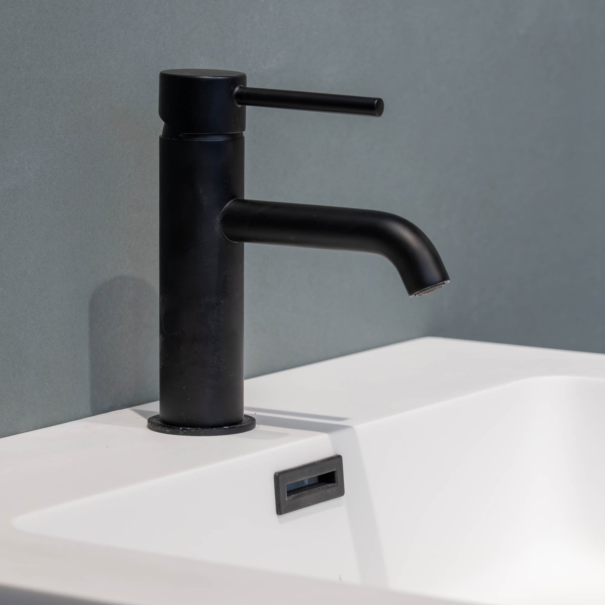 Granlusso Portofino Matt Black Basin Mixer With Click-Clack Waste