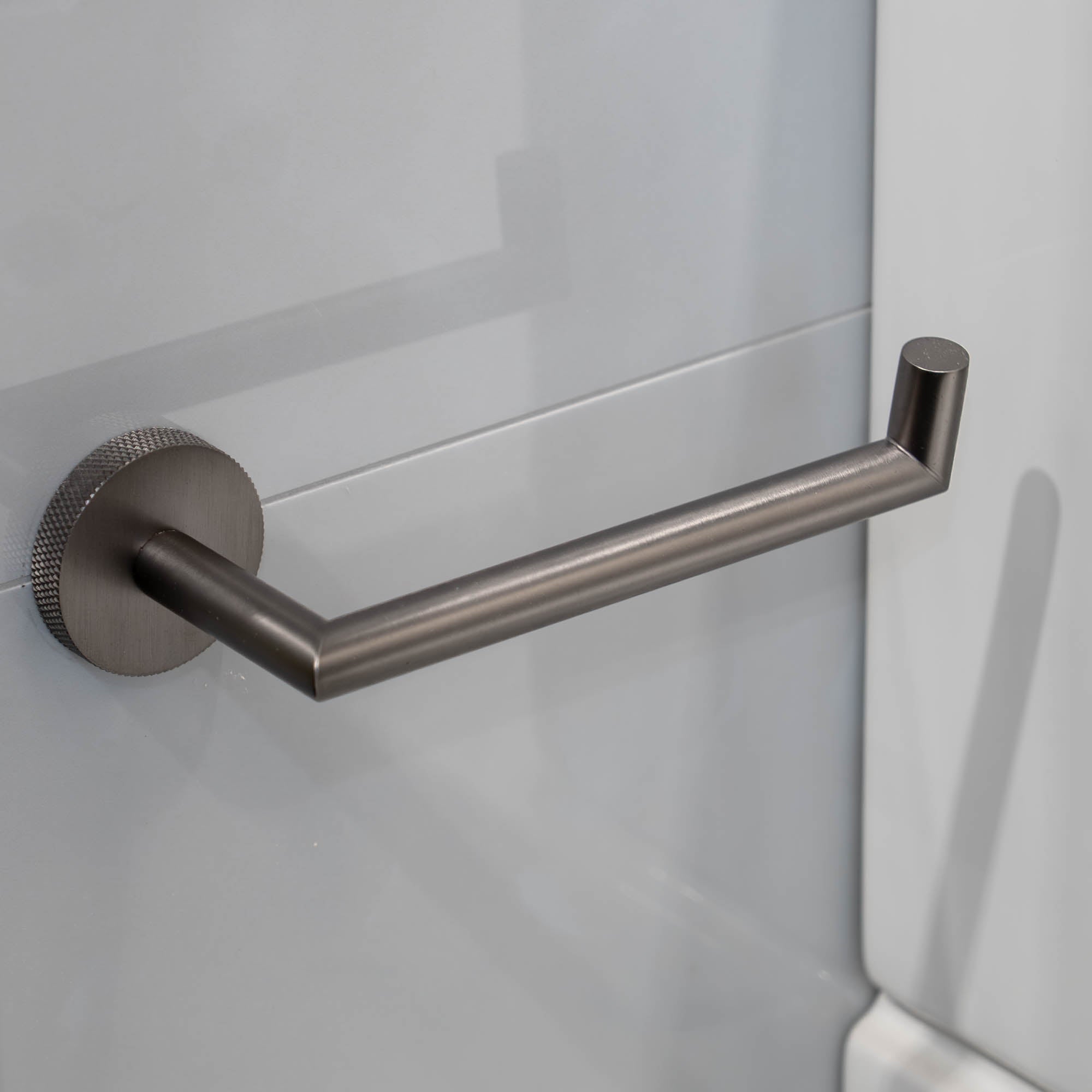 granlusso portofino knurled toilet roll holder gunmetal