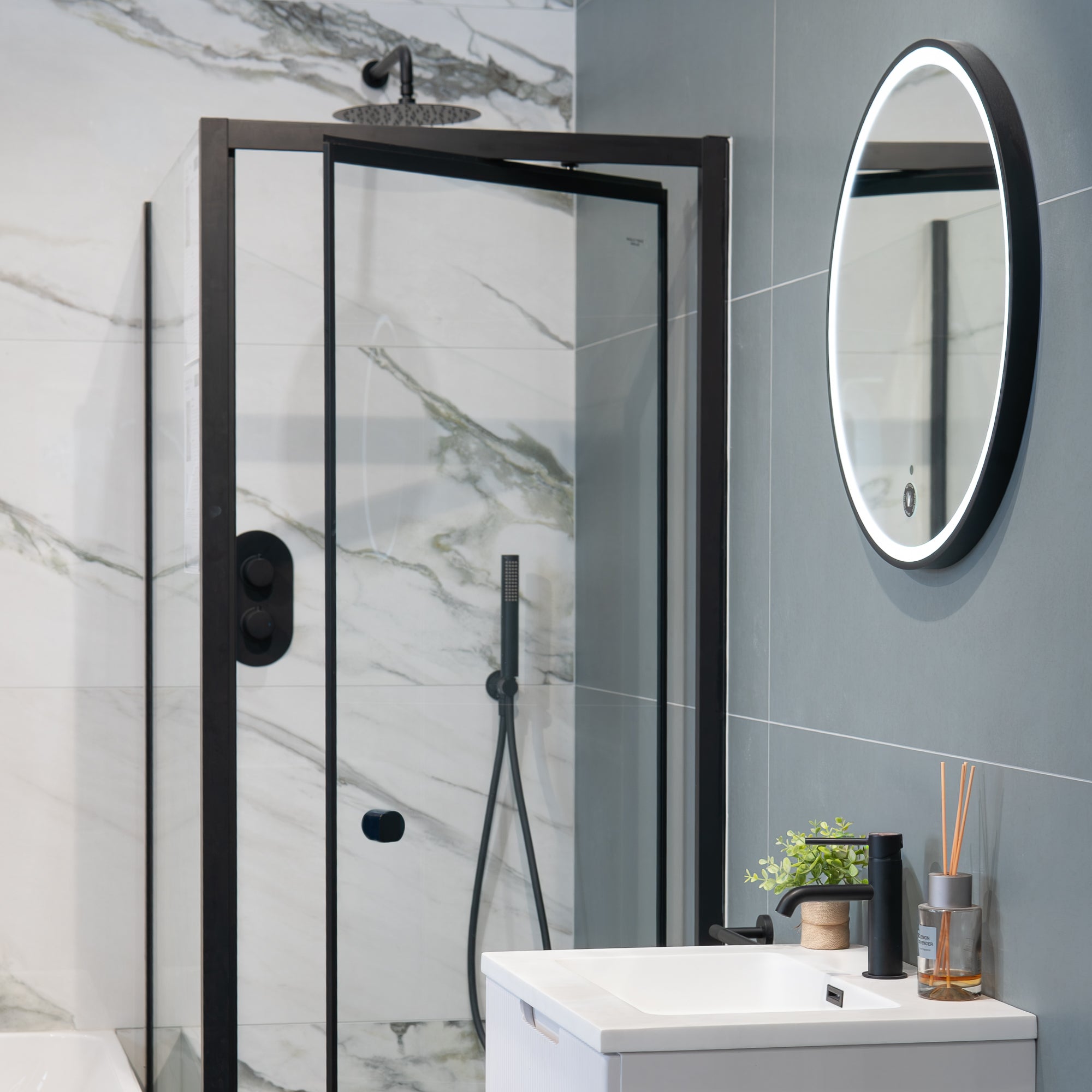 Granlusso Rocco Round LED Mirror with Matt Black Frame