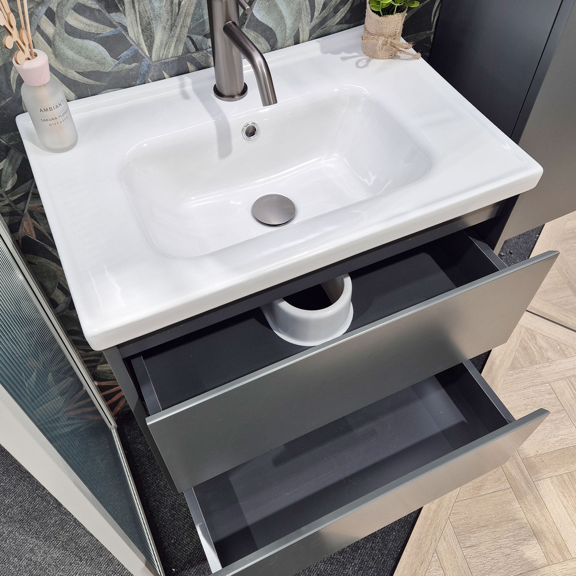 Granlusso™ Sorrento Short Projection Wall Mounted Vanity Unit with Basin