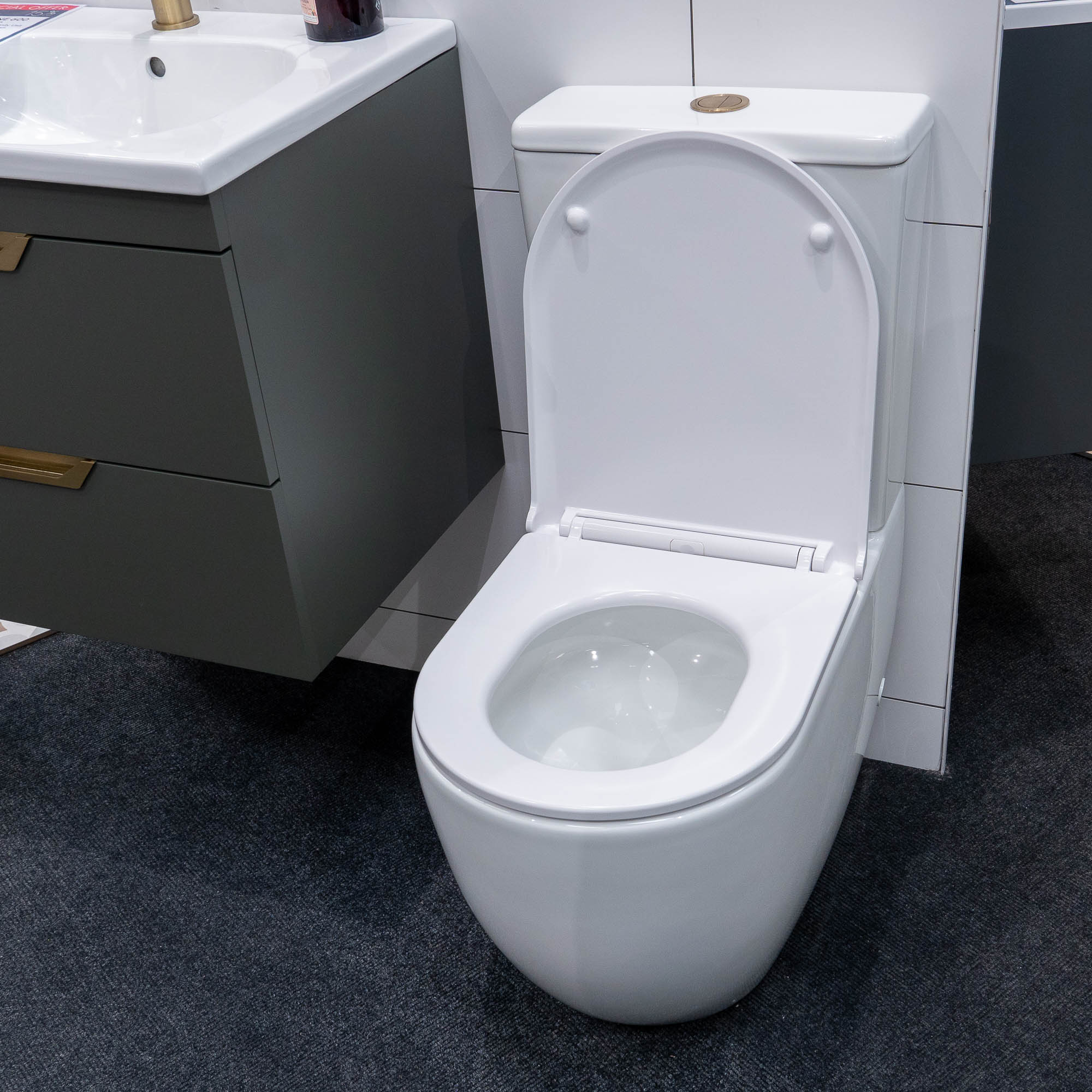 Granlusso Sorrento Rimless WC with Geberit Tornado Flush System and Soft Close Quick Release Seat