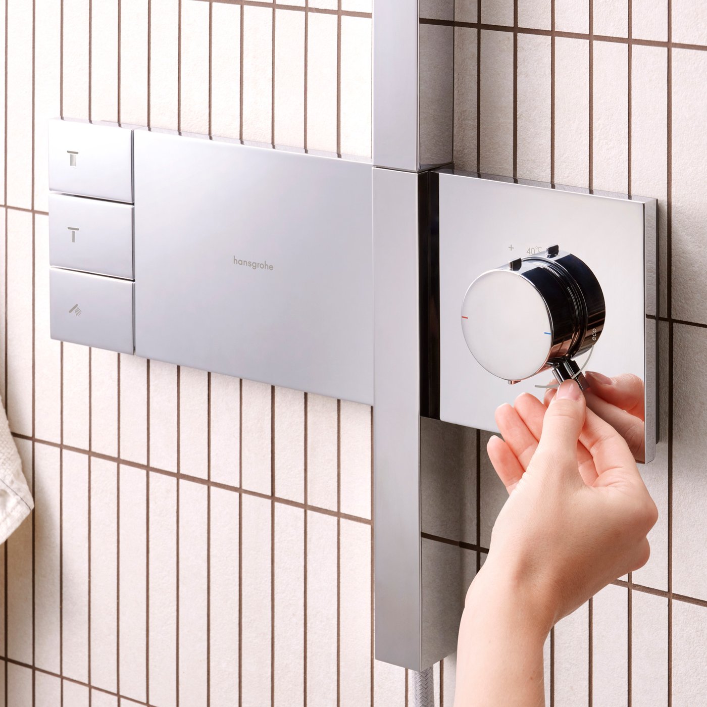 Close-up of the Hansgrohe 300 2jet with ShowerSelect Comfort thermostat - in chrome - supplied by Deluxe Bathrooms