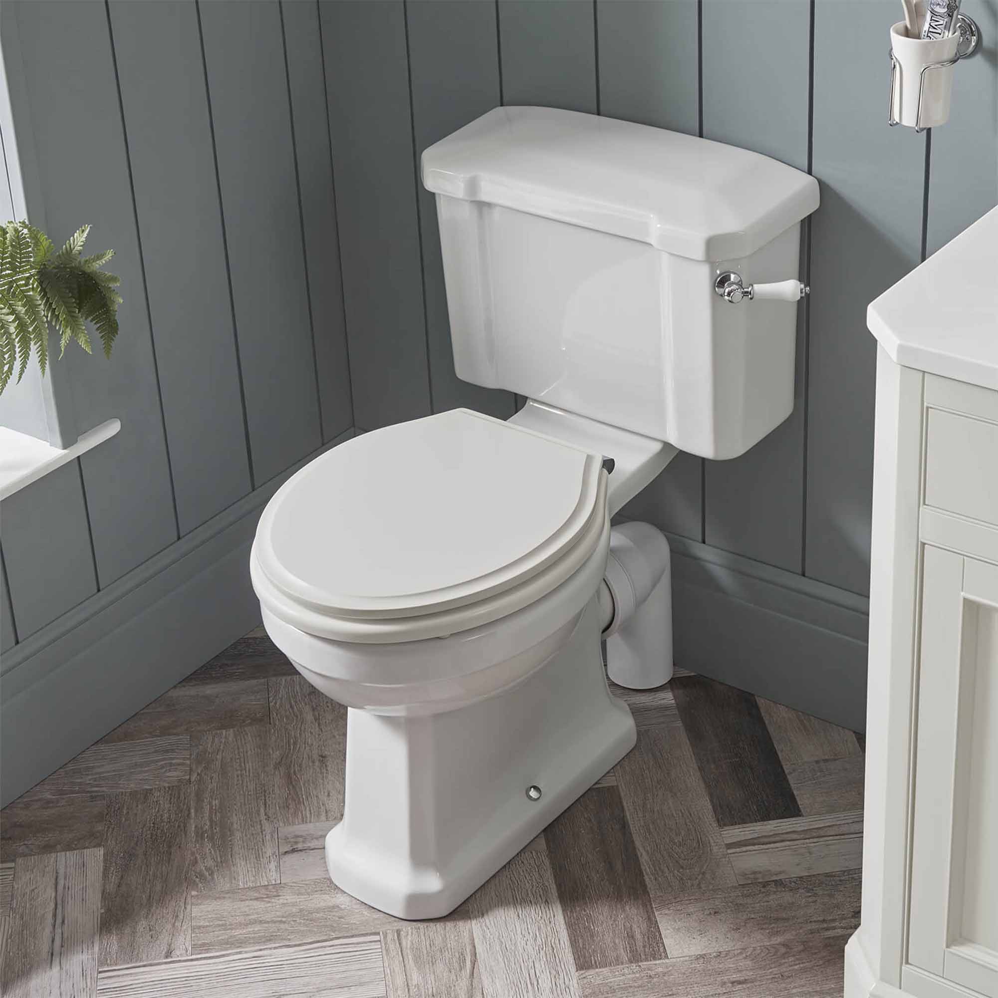 tavistock vitoria close coupled toilet with soft close seat white