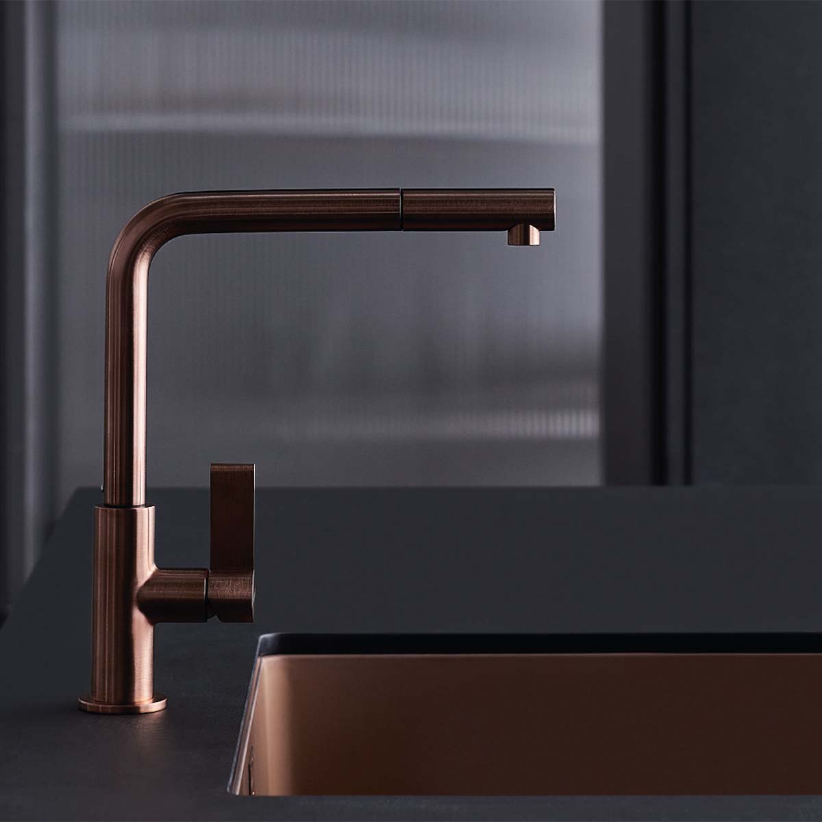 Foster vela plus aesthetica single lever kitchen tap copper pvd feature 3