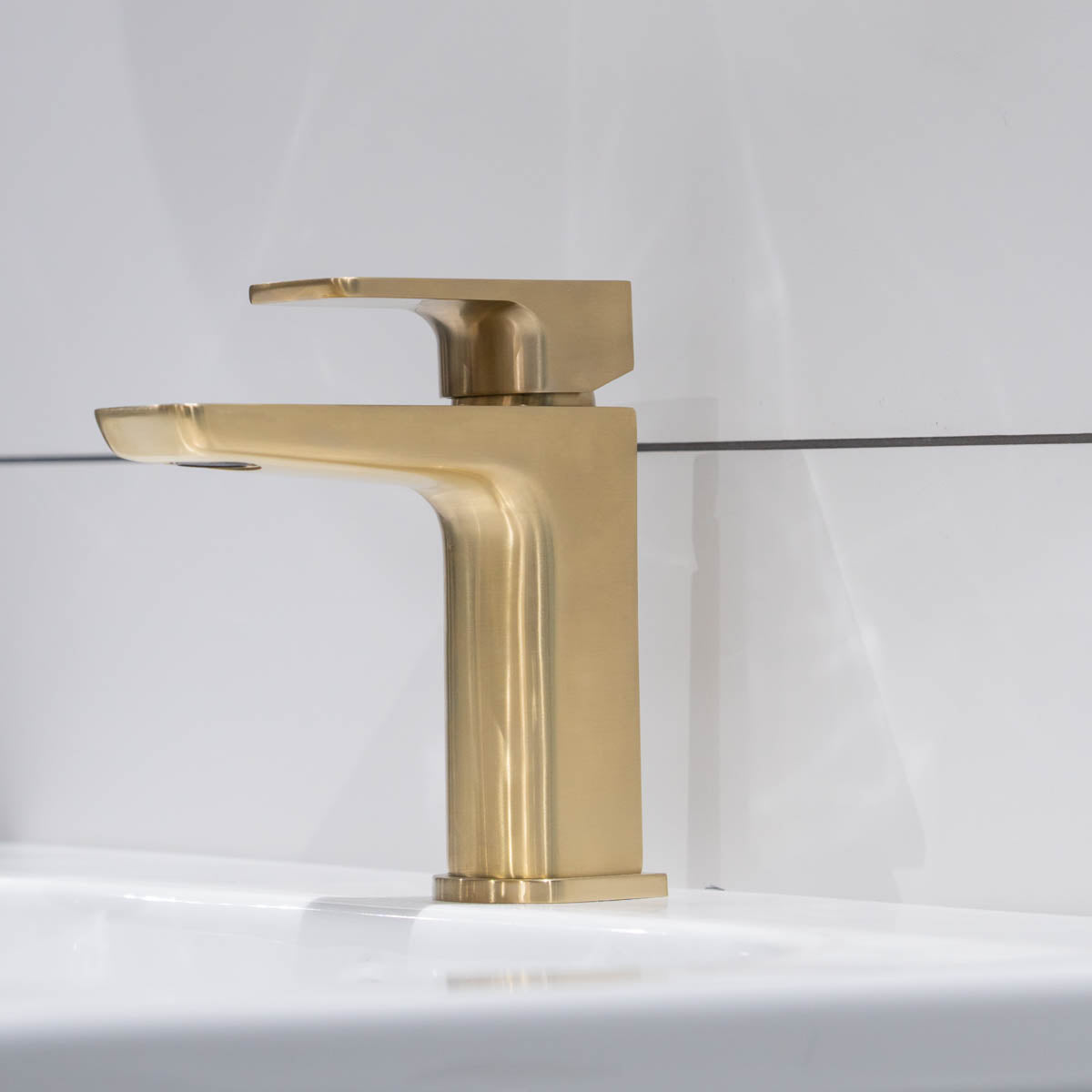 Deluxe Greenwich Basin Mixer With Click-Clack Waste - Brushed Brass
